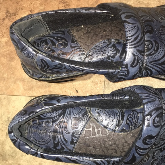 B.O.C Blue and Black print clogs sz 8m - Picture 8 of 9